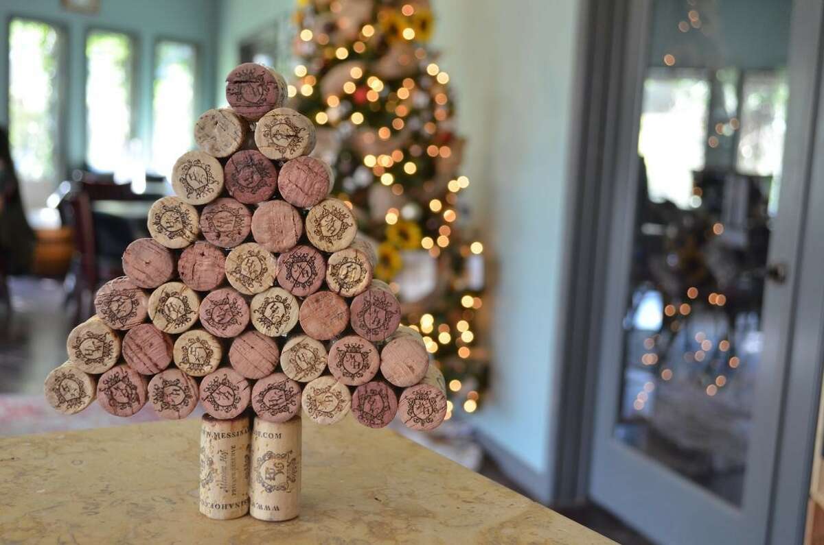 Build your own Cork Christmas Tree using your hot glue gun and corks from your wine bottles to celebrate the Christmas season.
