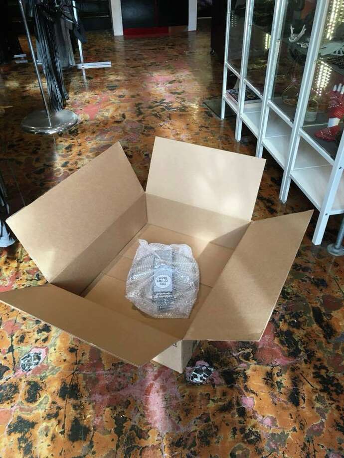 box conceals a single 12-in. pot lid. photo: anat k. black