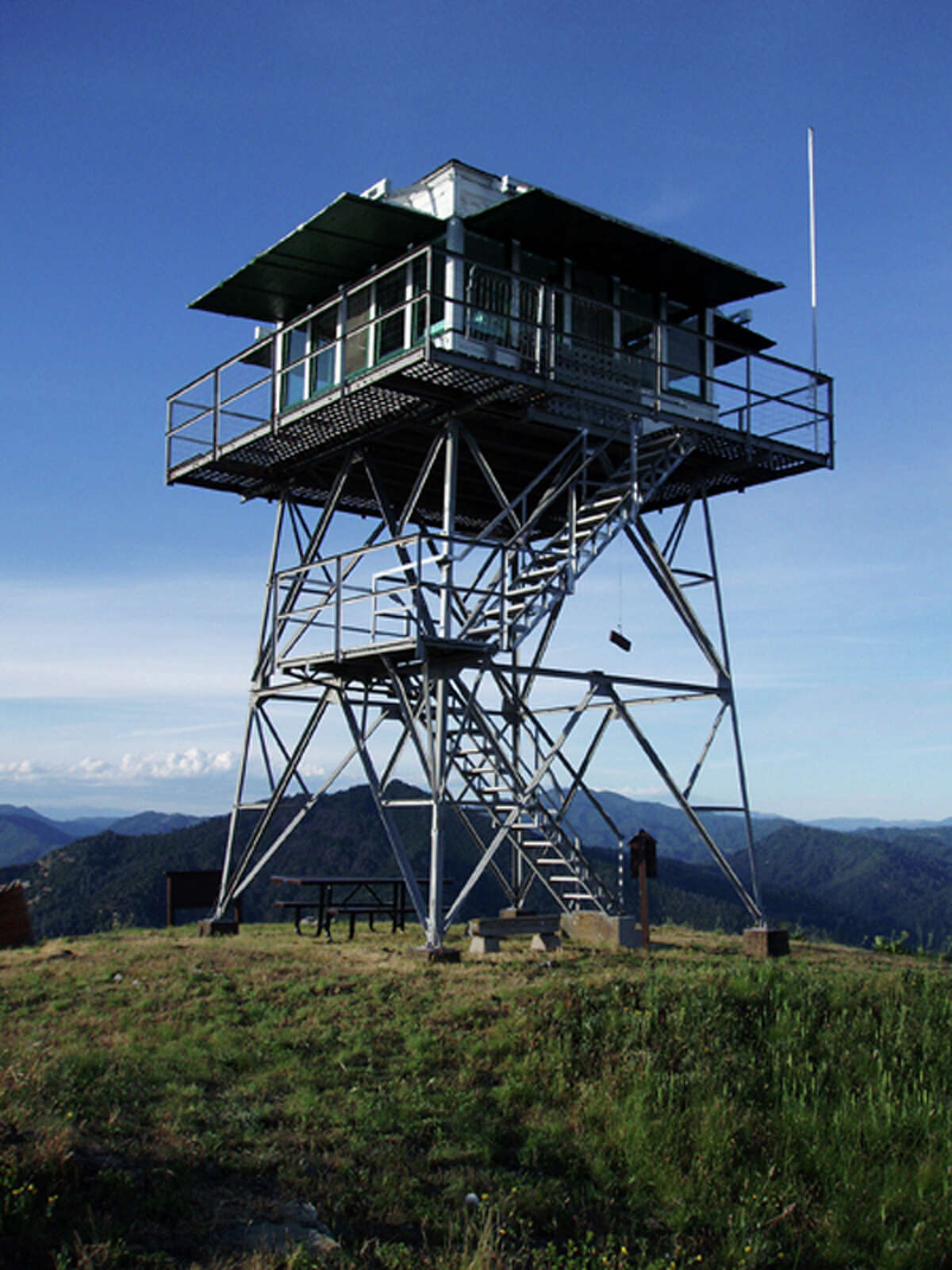 8 fire lookouts you can rent in Northern California