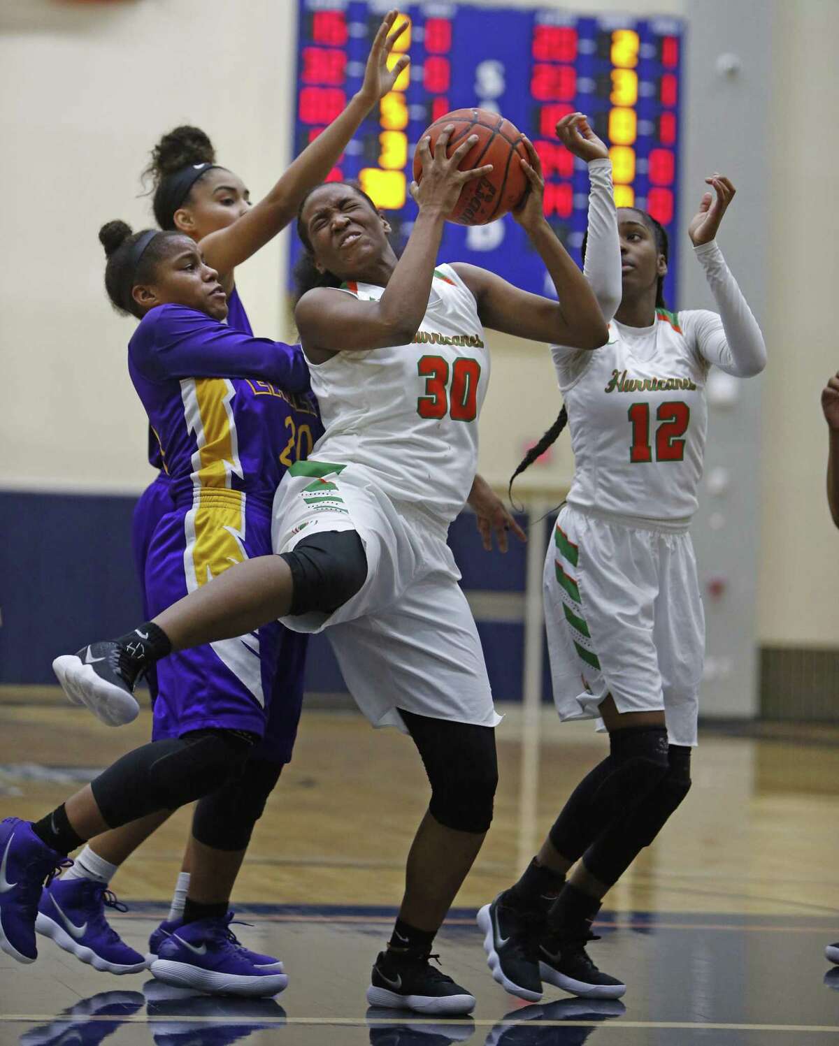 Sam Houston Jumps On Brackenridge Early Stays Undefeated In District