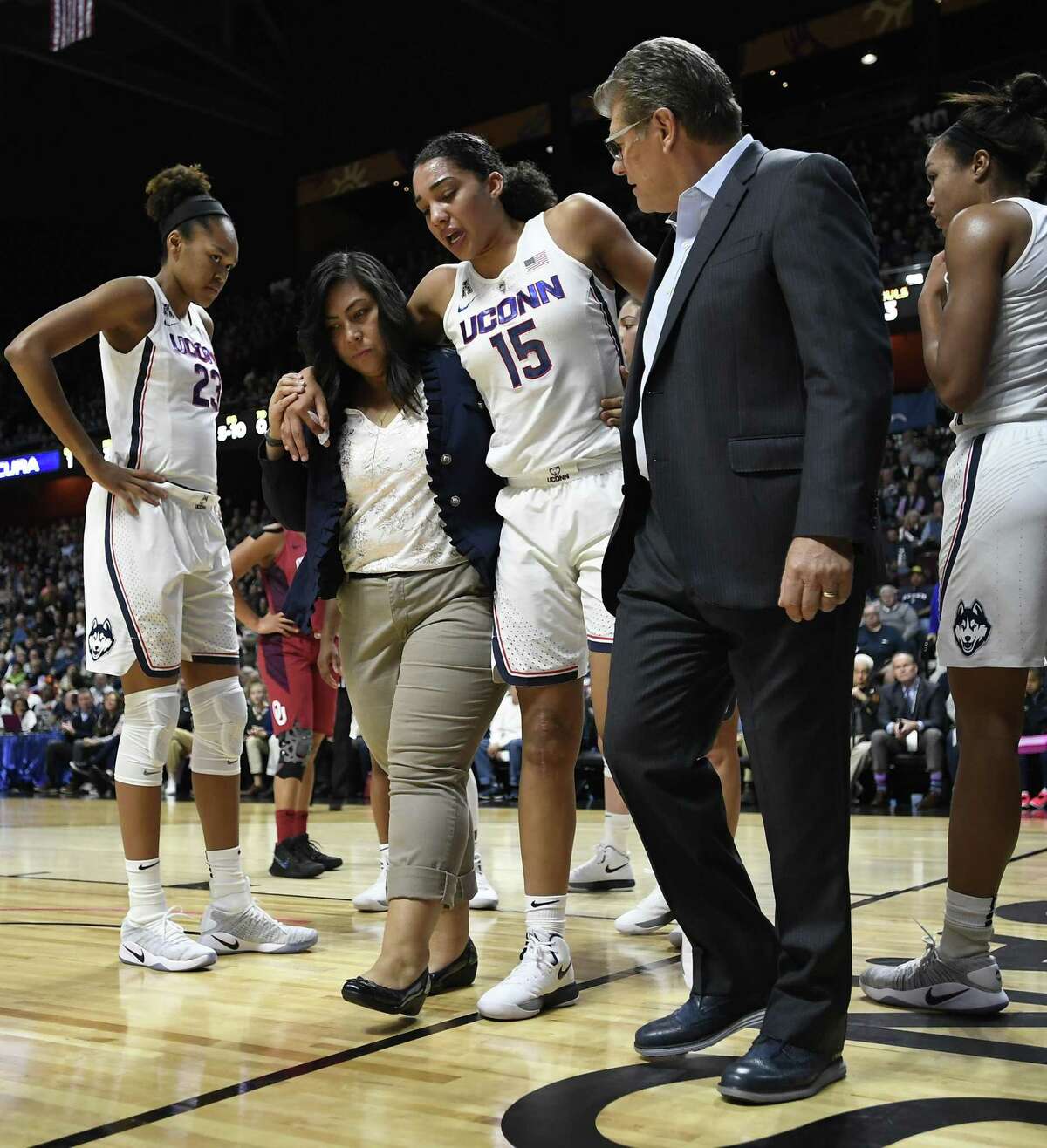 Uconns Geno Auriemma Earns Th Career Win