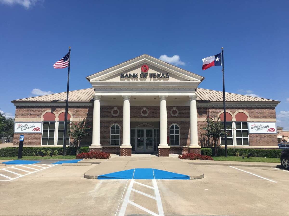Largest Houstonbased bank announces 2.1B deal to expand in north Texas