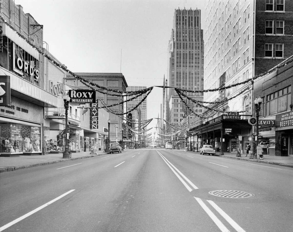 All was calm Christmas morning in downtown Houston in 1961. Here is a view down Main St., looking south from Prairie.