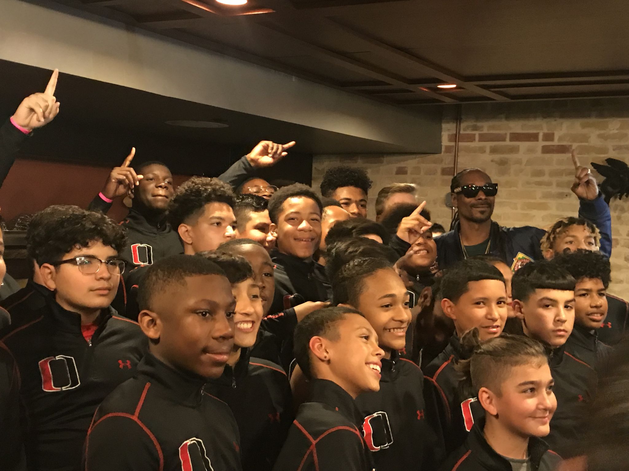 Snoop Dogg surprises San Antonio youth football team at BBQ restaurant