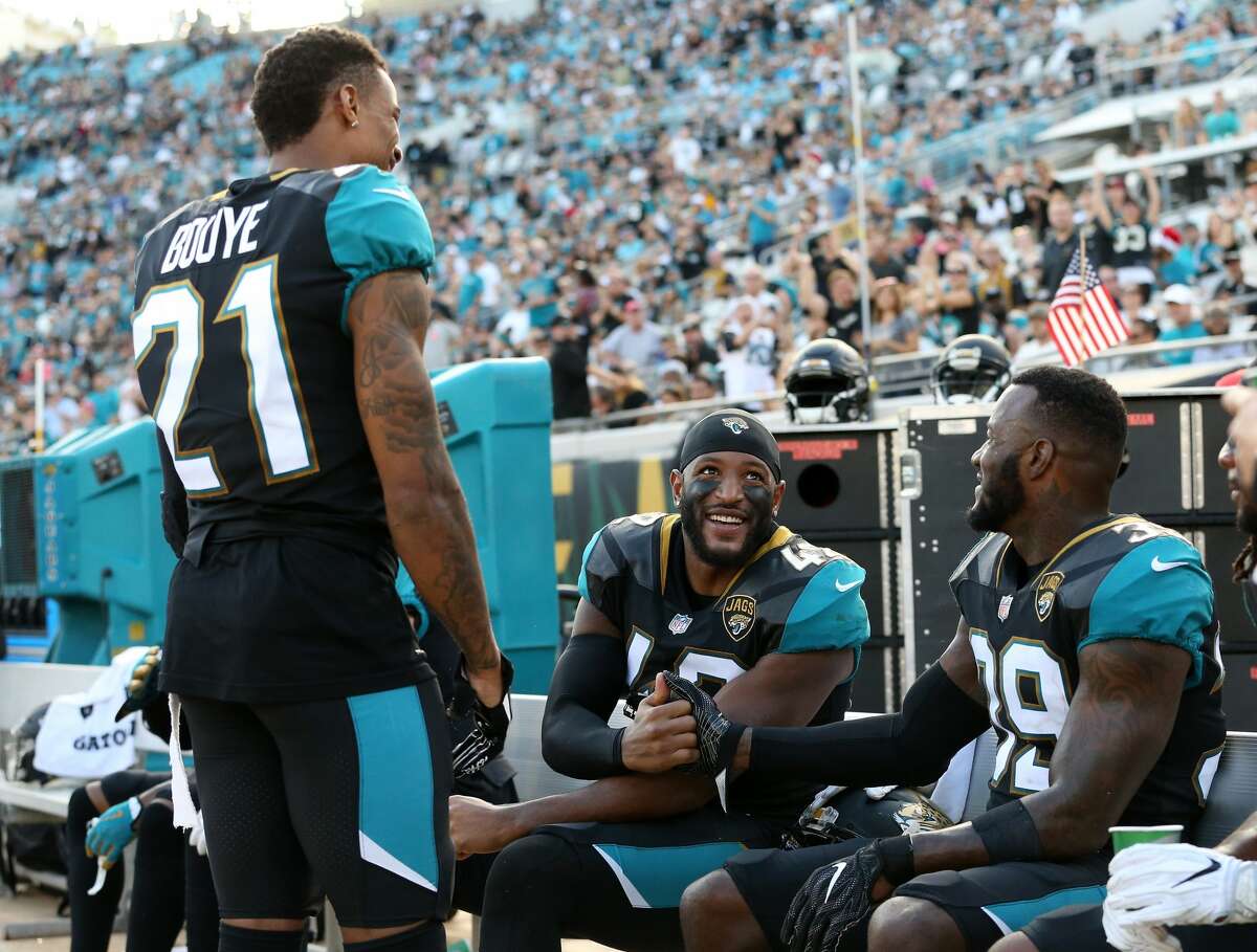 Jaguars donate 1,000 NFL playoff tickets to refugees