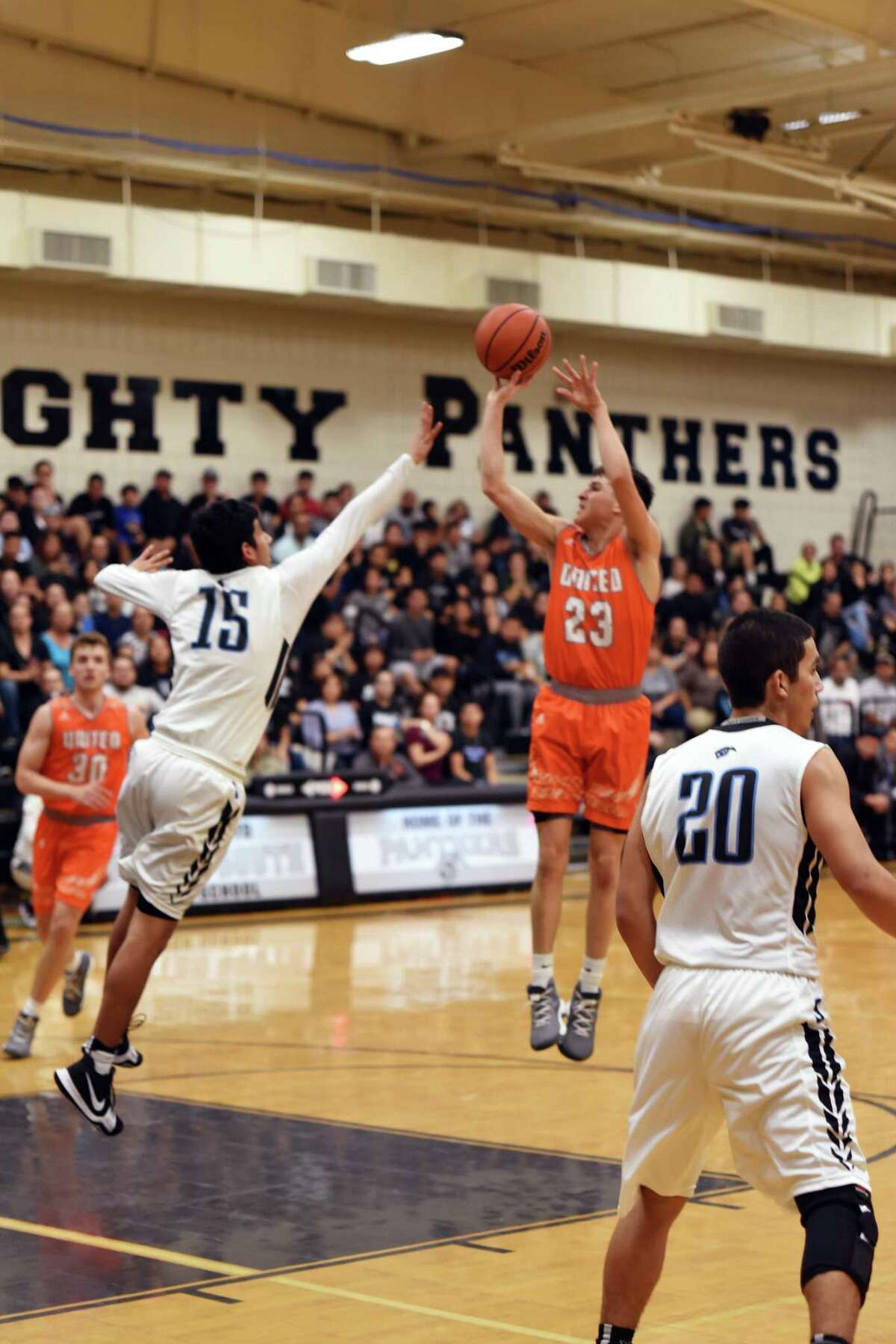 Andy Pompa scored a game-high 19 points Tuesday as United opened its title defense with a 60-56 victory at United South.