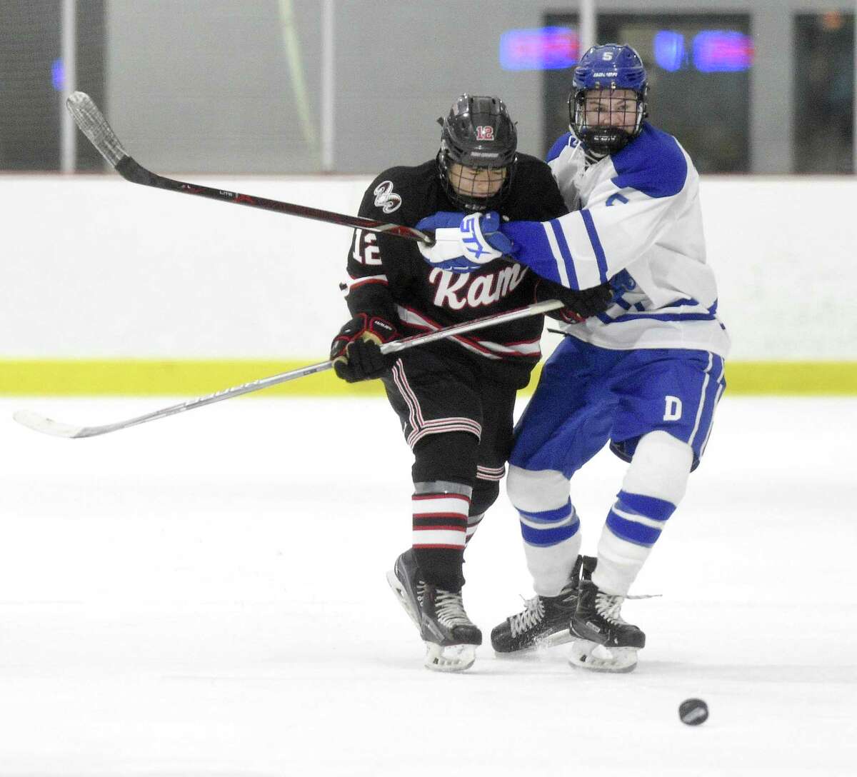 Darien boys hockey ices New Canaan for 1st win