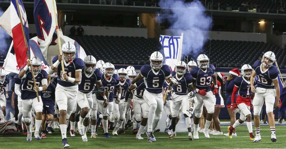 Manvel players entering the field during introduction of the Class 5A Division I State Championship Game against Dallas Highland Park at AT&T Stadium on Friday, Dec. 22, 2017, in Arlington. ( Yi-Chin Lee / Houston Chronicle ) Photo: Yi-Chin Lee/Houston Chronicle