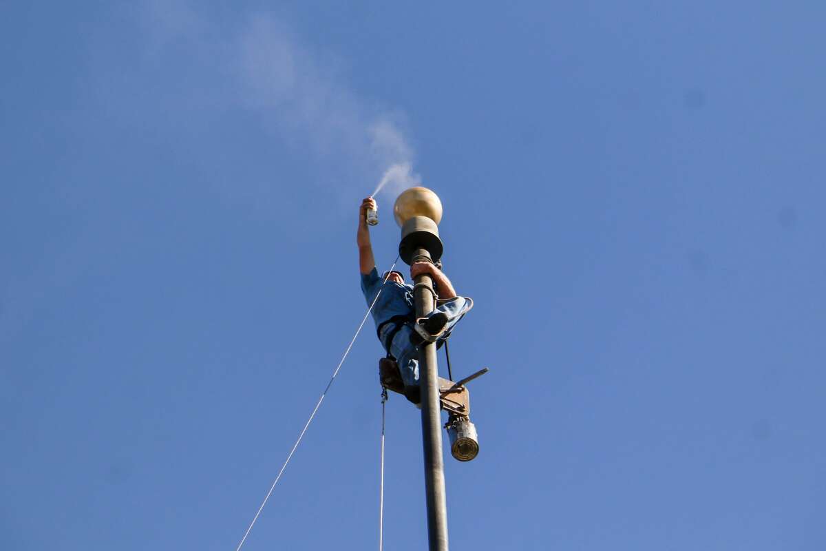At 66, Texas flagpole painter keeps climbing masts like a youngster