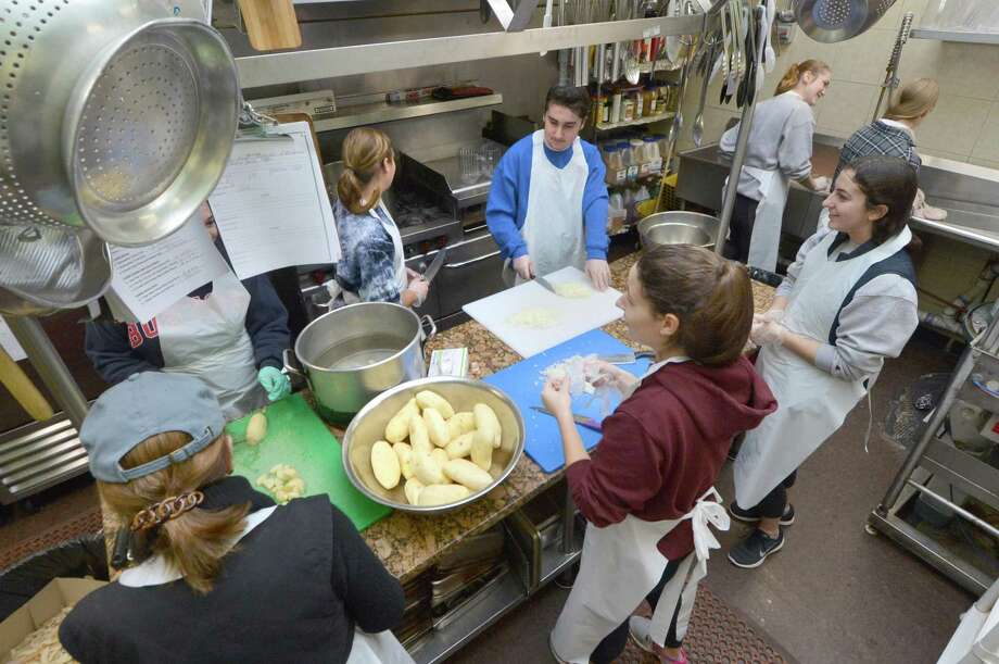 In Photos Christmas Eve Dinner At The Open Door Shelter The Hour