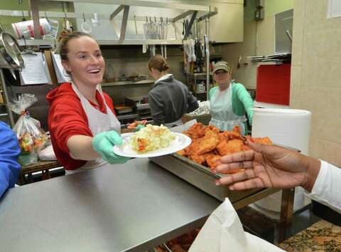 In Photos Christmas Eve Dinner At The Open Door Shelter The Hour