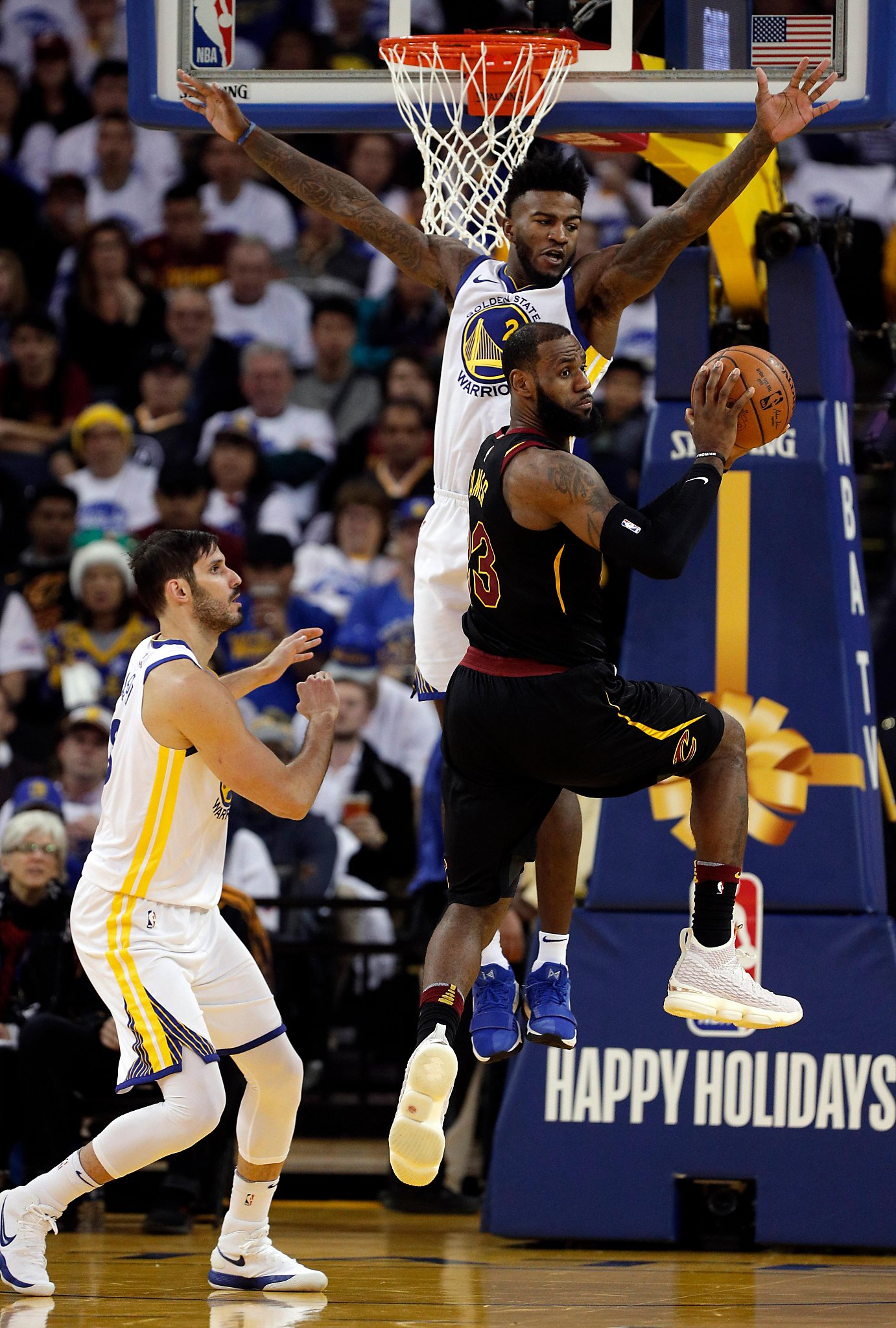 Golden State Warriors Even Santa Claus Cheers For Christmas NBA
