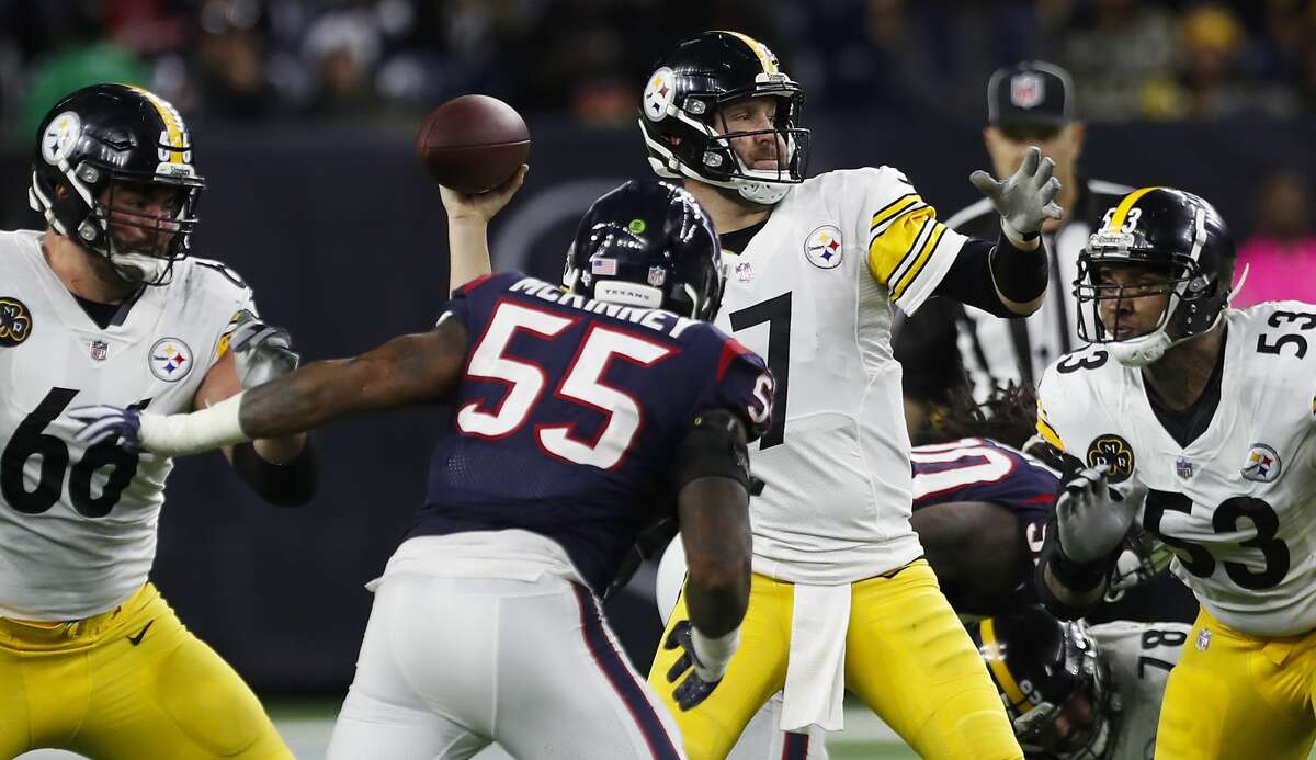 Pittsburgh Steelers quarterback Ben Roethlisberger (7) walks off