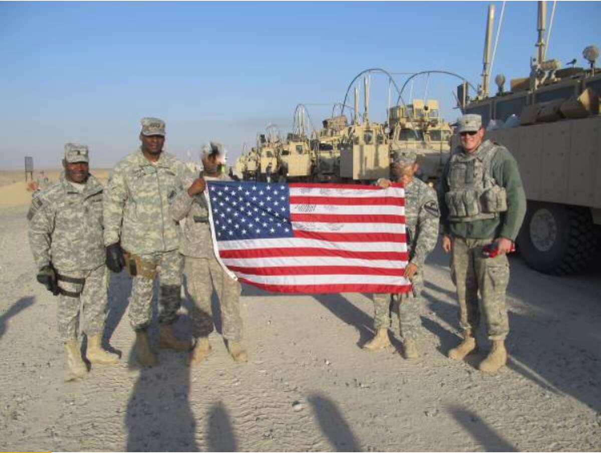 Veteran: I'm selling the American flag strapped on 'the last convoy out ...