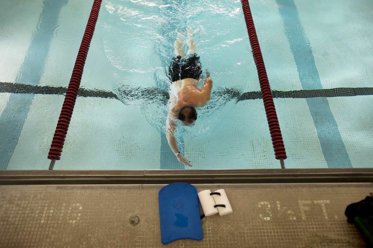 A man swims laps in the pool at the Greater Midland Community Center on Wednesday, Dec. 27, 2017. (Katy Kildee/kkildee@mdn.net)