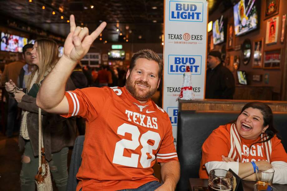 Best Houston Sports Bars To Watch Week 1 Of College Football