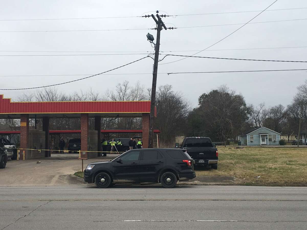 Beaumont police are investigating a fatal shooting that occurred at a car wash on Washington Blvd. and S. 5th Street Thursday, December 28, 2017. Photos: Morgan Gstalter/The Enterprise