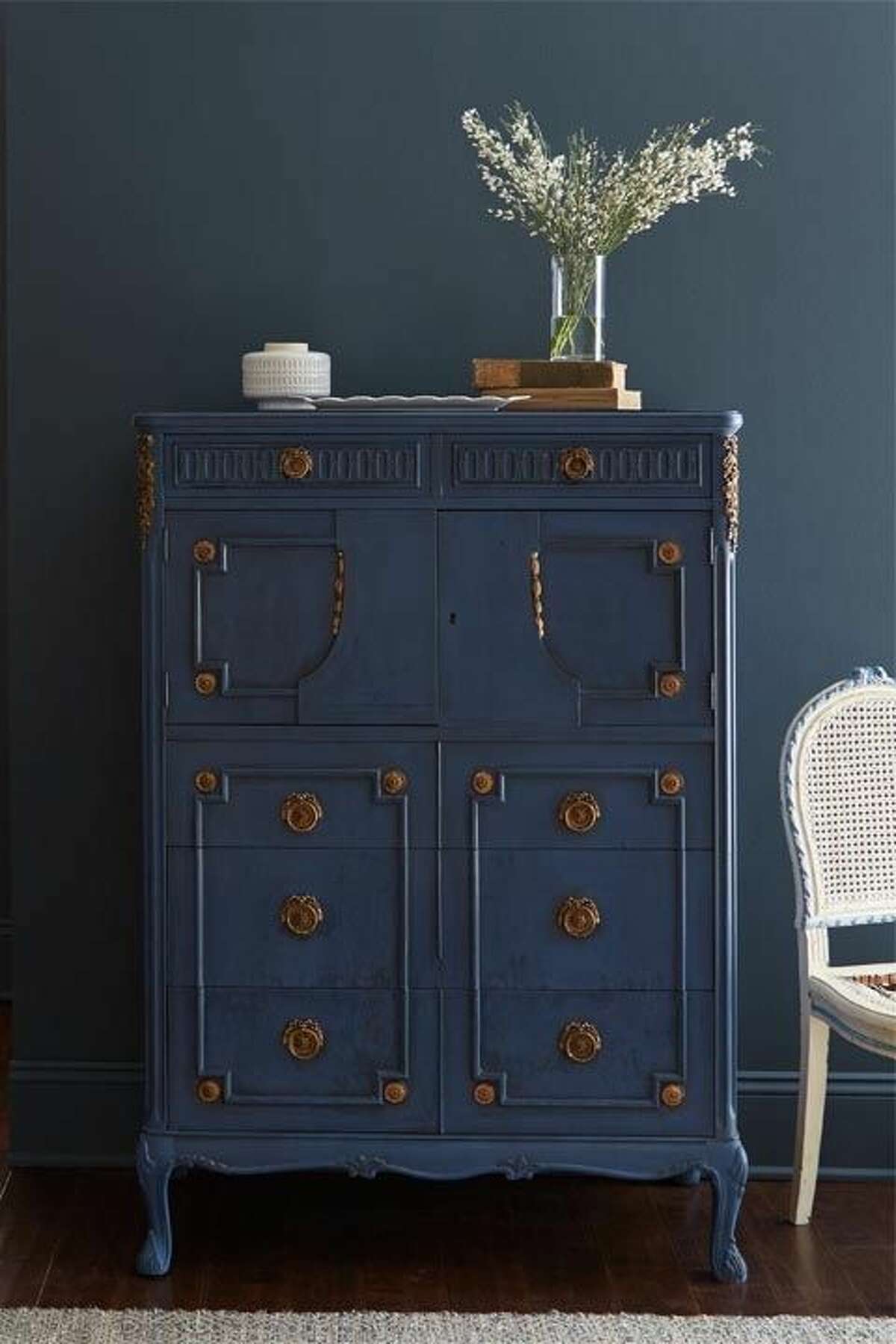 4) Tone on Tone "When trim work and walls are the same color it feels more interesting," says Gaines. If you really want to embrace this trend, paint your dresser a similar shade as your walls, as seen here.