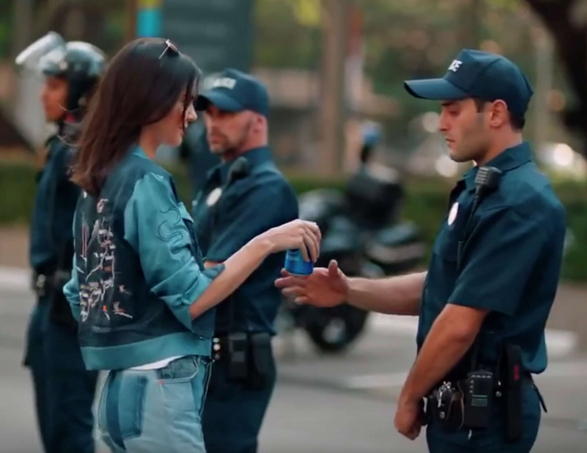 10 Brands That Went VIRAL for the WRONG Reasons, image size:1920x1481