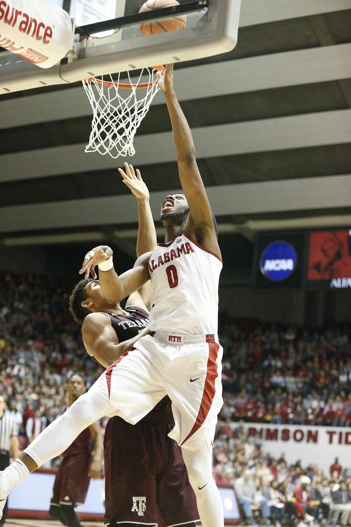 Alabama topples No. 5 Texas A&M in SEC opener