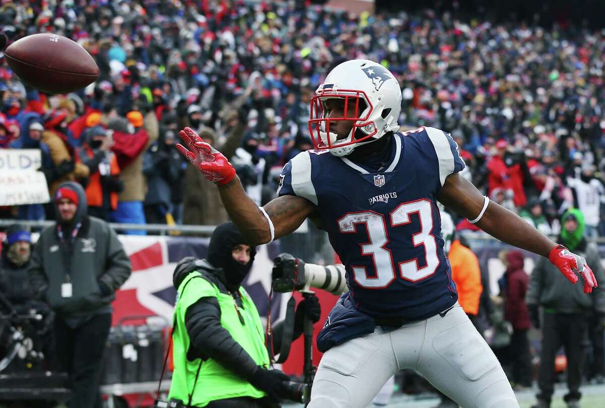 FOXBORO, MA - DECEMBER 31: Dion Lewis #33 of the New England Patriots celebrates after scoring a 5-yard receiving touchdown during the second quarter against the New York Jets at Gillette Stadium on December 31, 2017 in Foxboro, Massachusetts. (Photo by Maddie Meyer/Getty Images)