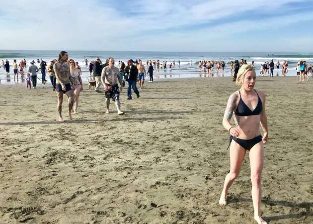 Turning blue to ring in the new with frigid Jan. 1 Ocean Beach plunge