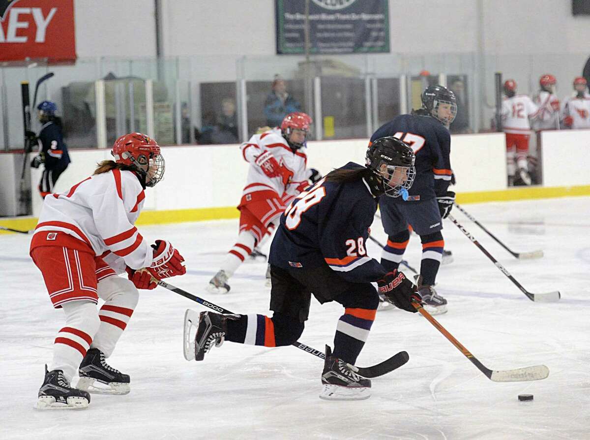 Greenwich girls hockey team beats StamfordStaplesWesthill, improves