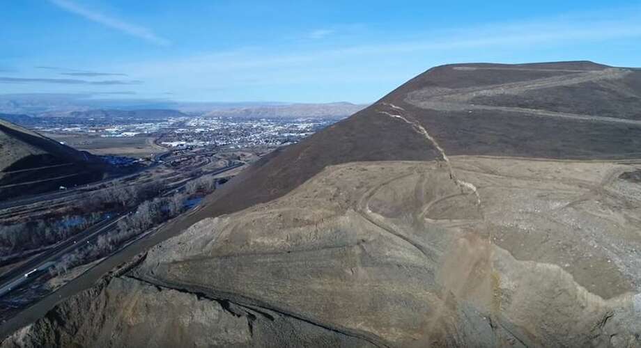 Officials eyeing large, slowmoving landslide in Yakima