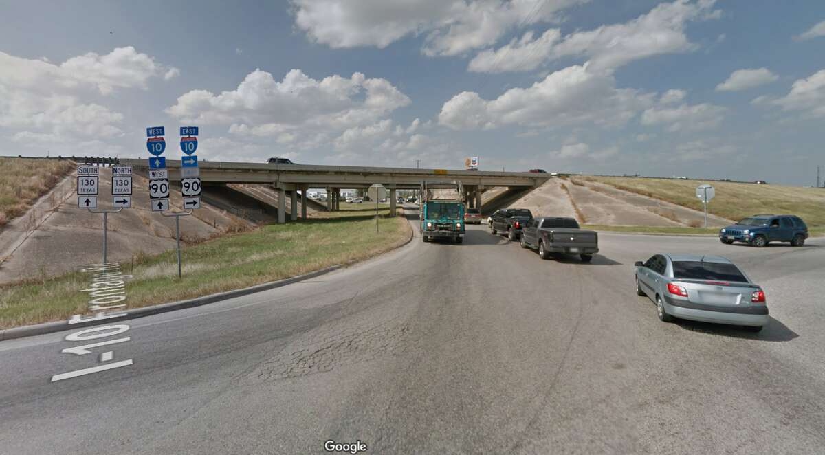 I-10 and FM 1516 7 p.m. until 5 a.m. nightly Tuesday-Friday, January 2-5. Main lanes, both directions, between Foster Road and FM 1516. Alternating lanes will close while crews move barrier.
