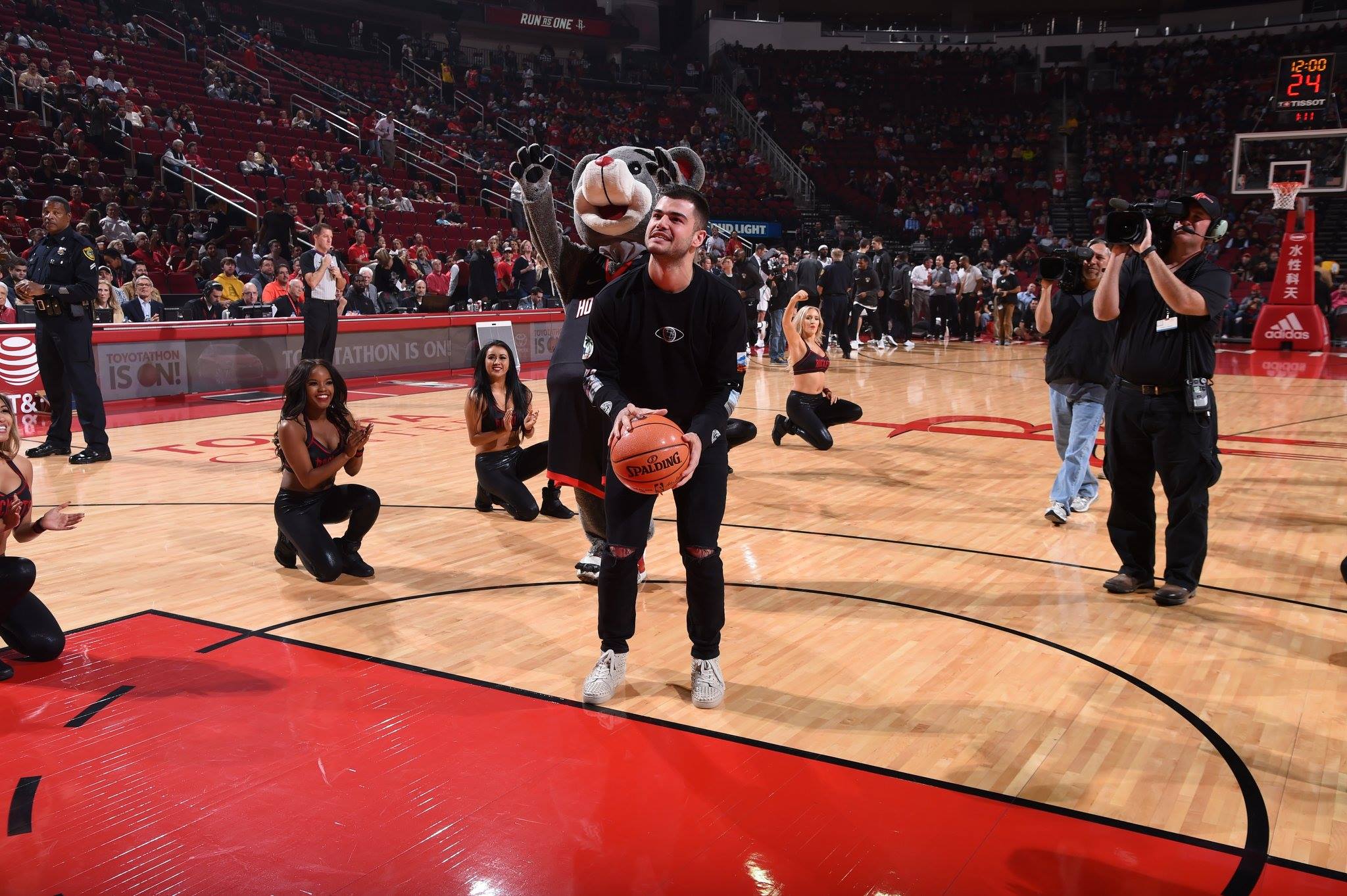 Lil Wayne & Travis Scott Courtside For Rockets/Warriors Beatdown