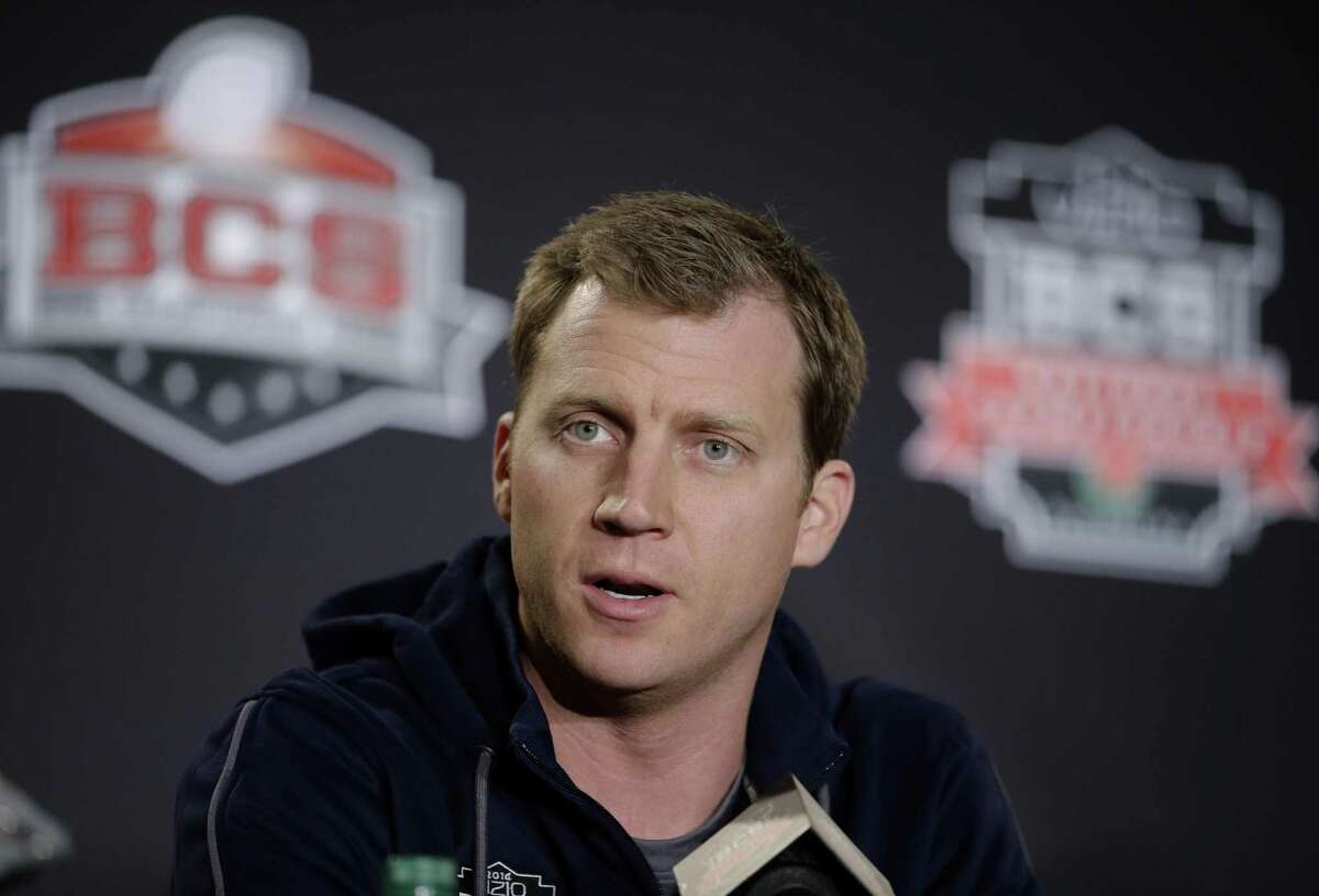 Rhett Lashlee, seen here as a member of the Auburn coaching staff during the 2014 season, has left UConn to become offensive coordinator at SMU.