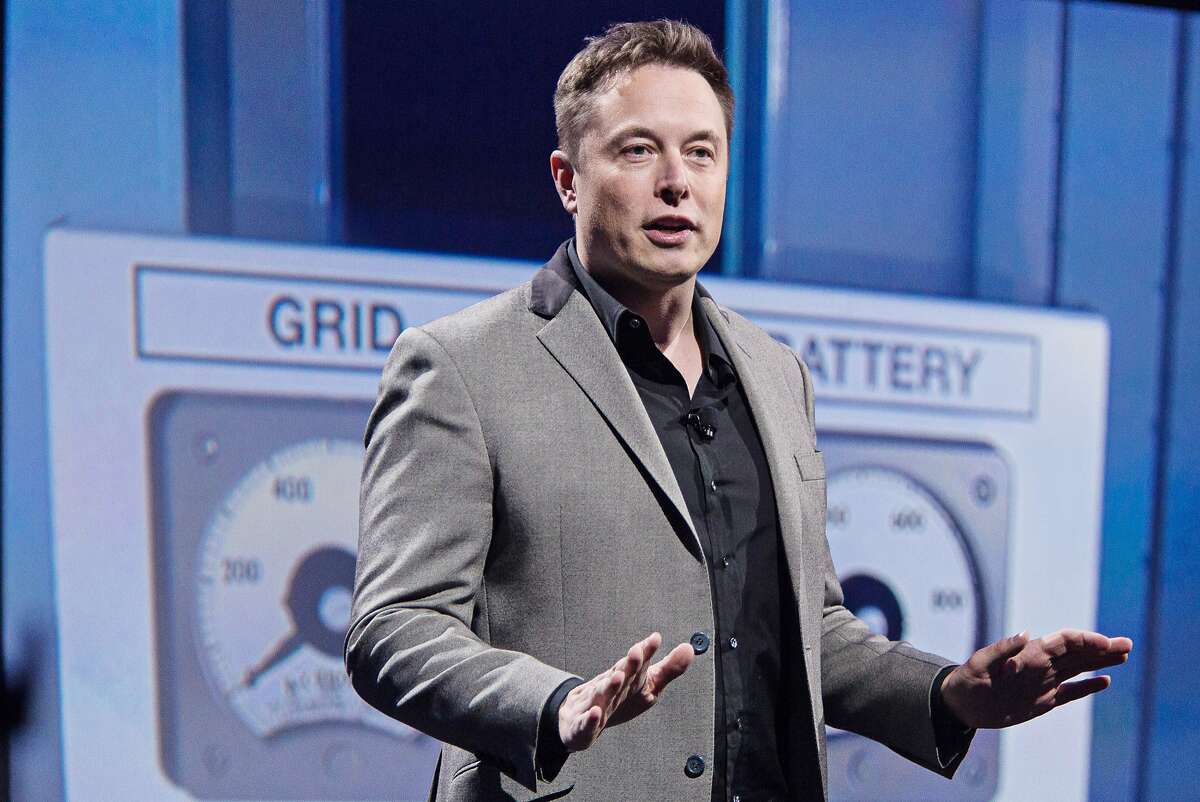 Elon Musk, co-founder and chief executive officer of Tesla Motors Inc., speaks during the unveiling of the company's "Powerwall' at an event in Hawthorne, California, U.S., on Thursday, April 30, 2015. Musk unveiled a suite of batteries to store electricity for homes, businesses and utilities, saying a greener power grid furthers the company's mission to provide pollution-free energy. Photographer: Tim Rue/Bloomberg