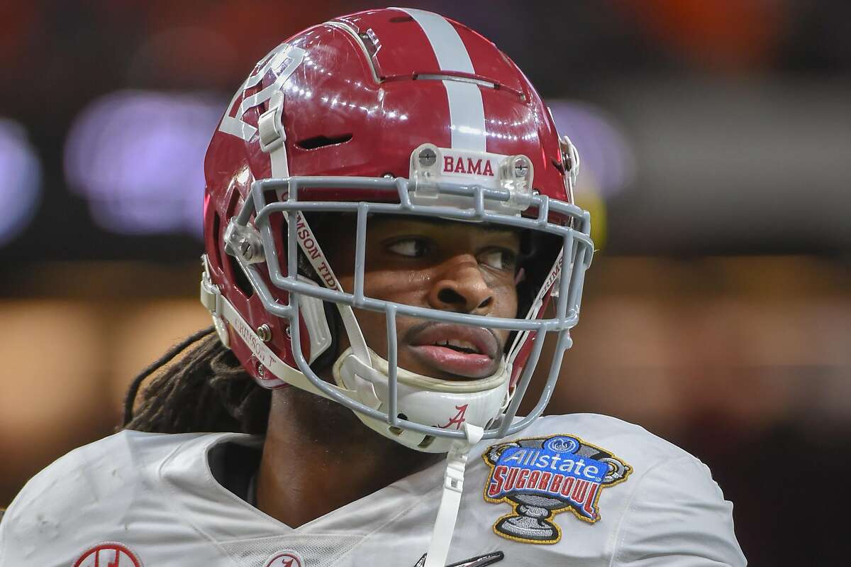 Alabama Crimson Tide running back Najee Harris (22) warms up before the College Football Playoff Semifinal at the Allstate Sugar Bowl between the Alabama Crimson Tide and Clemson Tigers on January 1, 2018, at the Mercedes-Benz Superdome in New Orleans, LA.