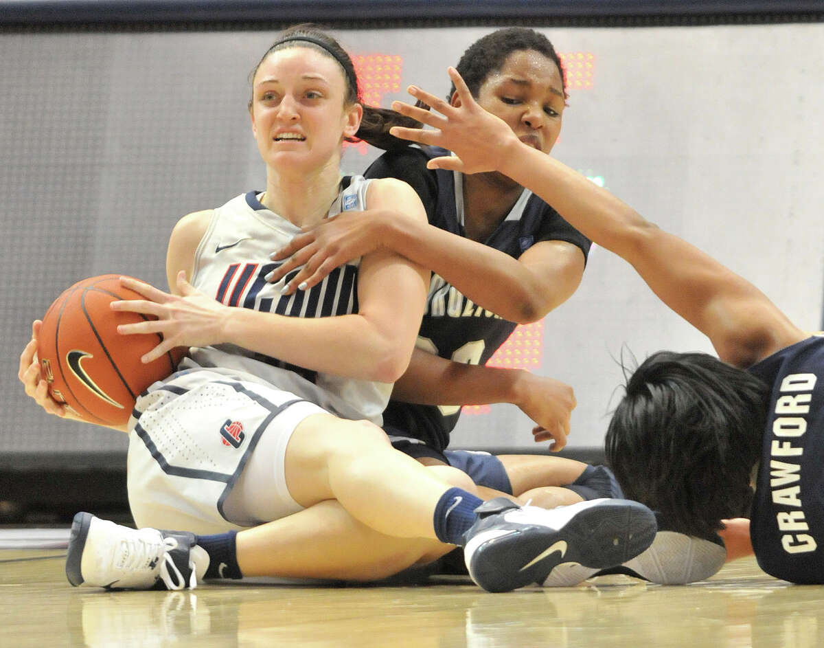 03.06 Uconn v womens basketball