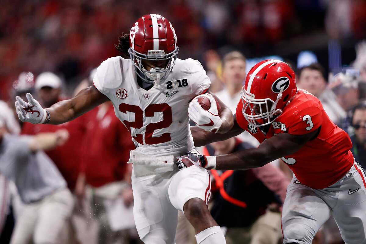 Najee Harris (22) of the Alabama Crimson Tide runs the ball against Roquan Smith #3 of the Georgia Bulldogs during the second half in the CFP National Championship presented by AT&T at Mercedes-Benz Stadium on January 8, 2018 in Atlanta, Georgia.