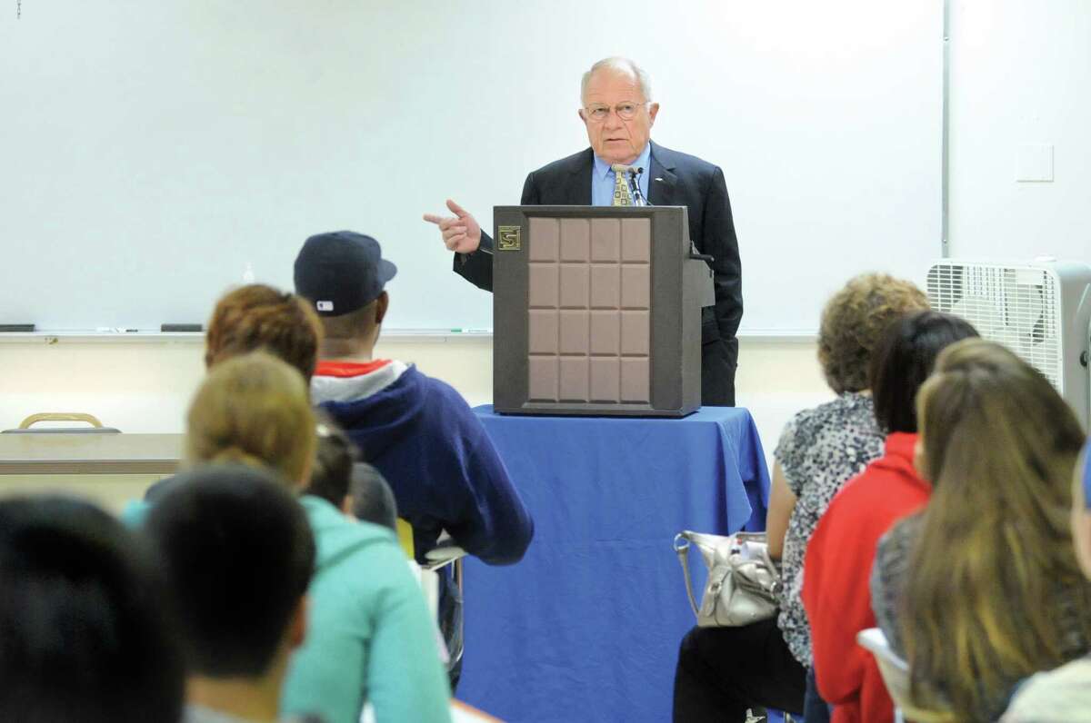 F. Lee Bailey, '60's icon and one of the defense attorneys for OJ Simpson, addresses Franz Douskey's Civics class at Gateway College on polygraghs and their use in preventing recividism especially among sexual offenders. VM Williams 09.28.10