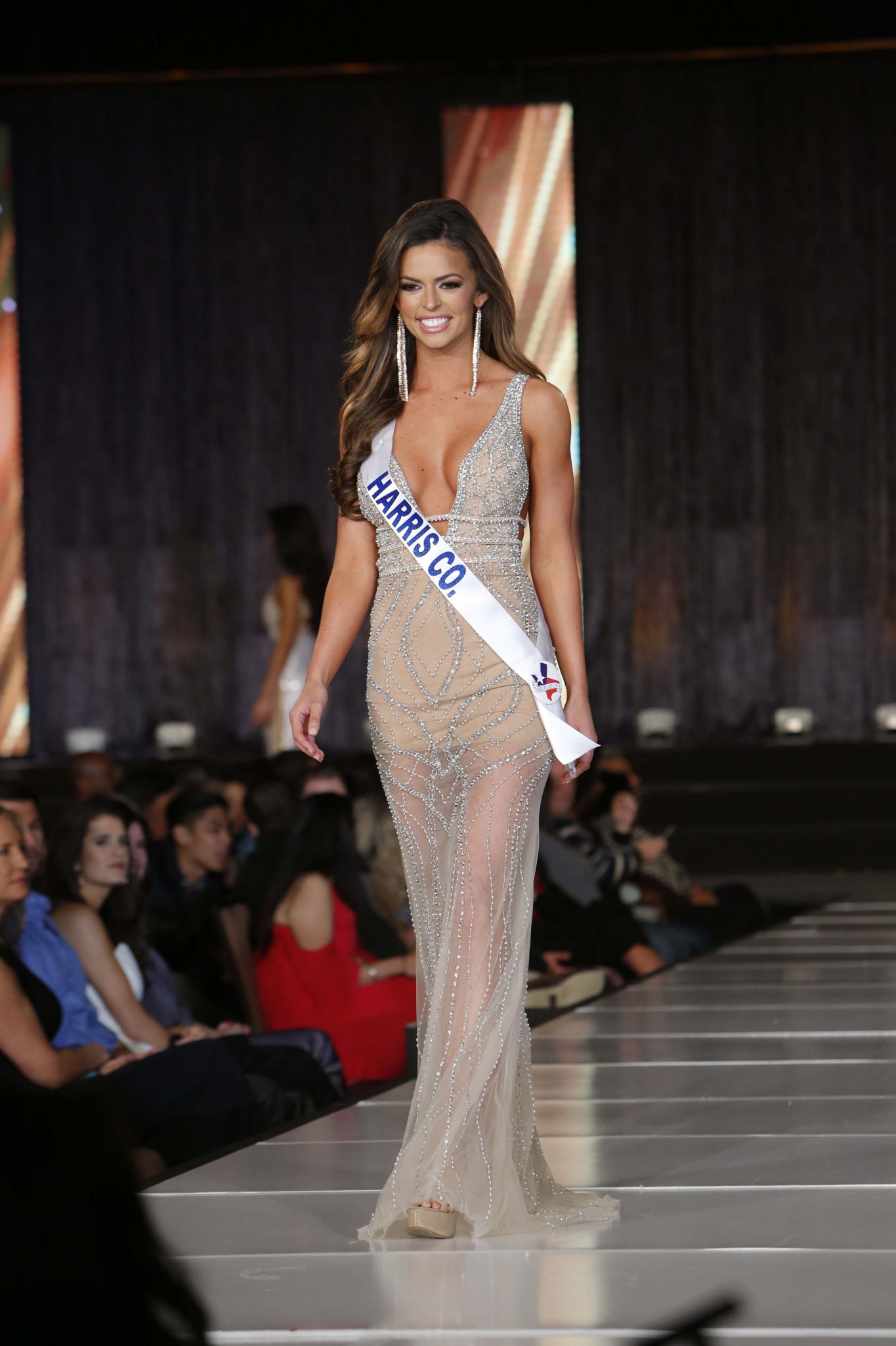 Miss Texas, Houston real estate mogul Logan Lester, throws out first pitch  at Astros game