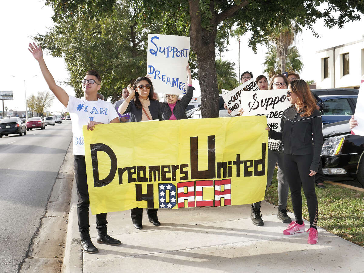 Local Dreamers and members of the Laredo Immigrant Alliance participated in a Rally in front of Congressman Henry Cuellar's office followed by a march to the Laredo Public Library where they held a press conference.dr