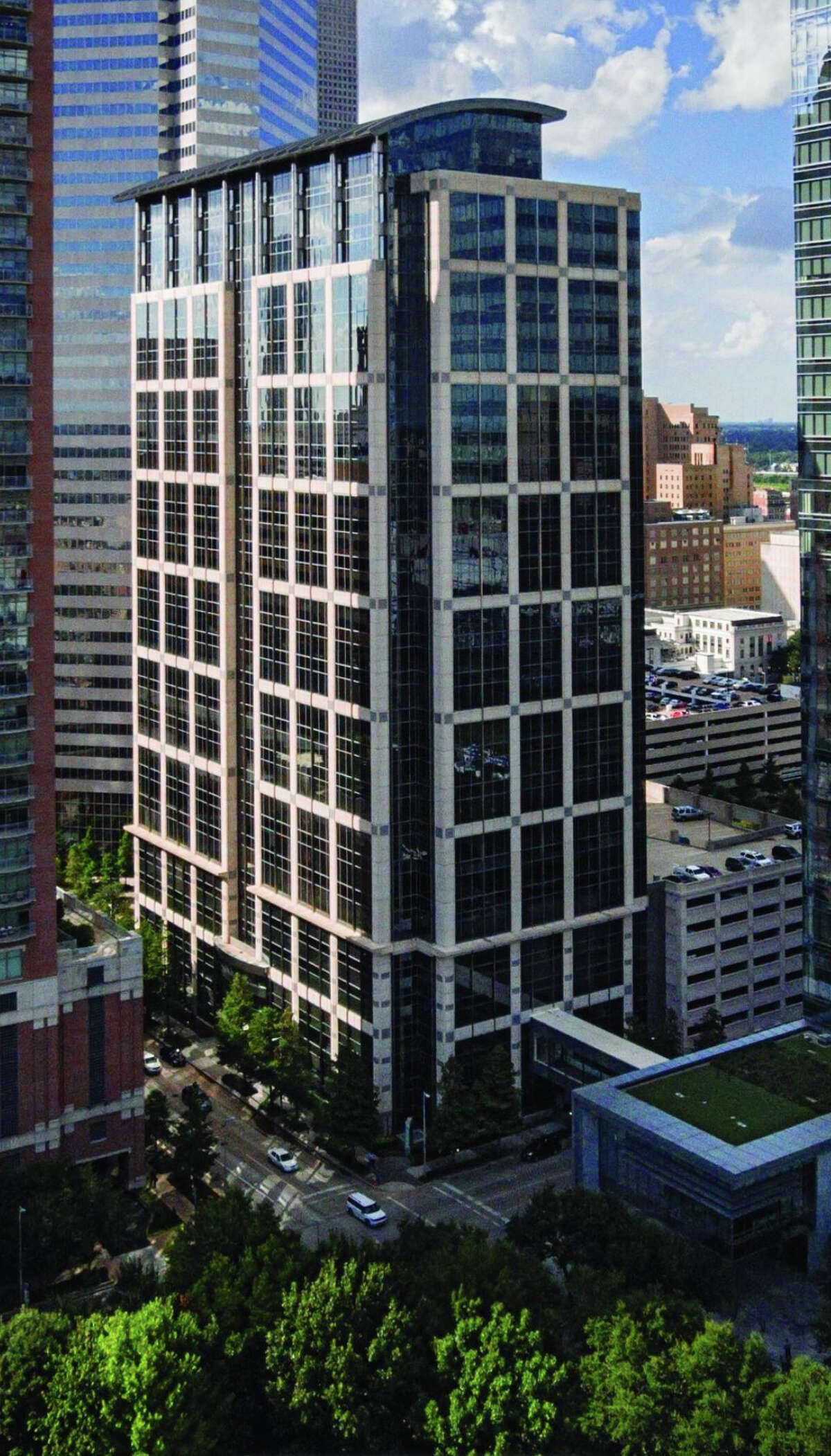  Jackson Walker has leased 77,015 square feet at 5 Houston Center, located at 1401 McKinney, Transwestern announced.