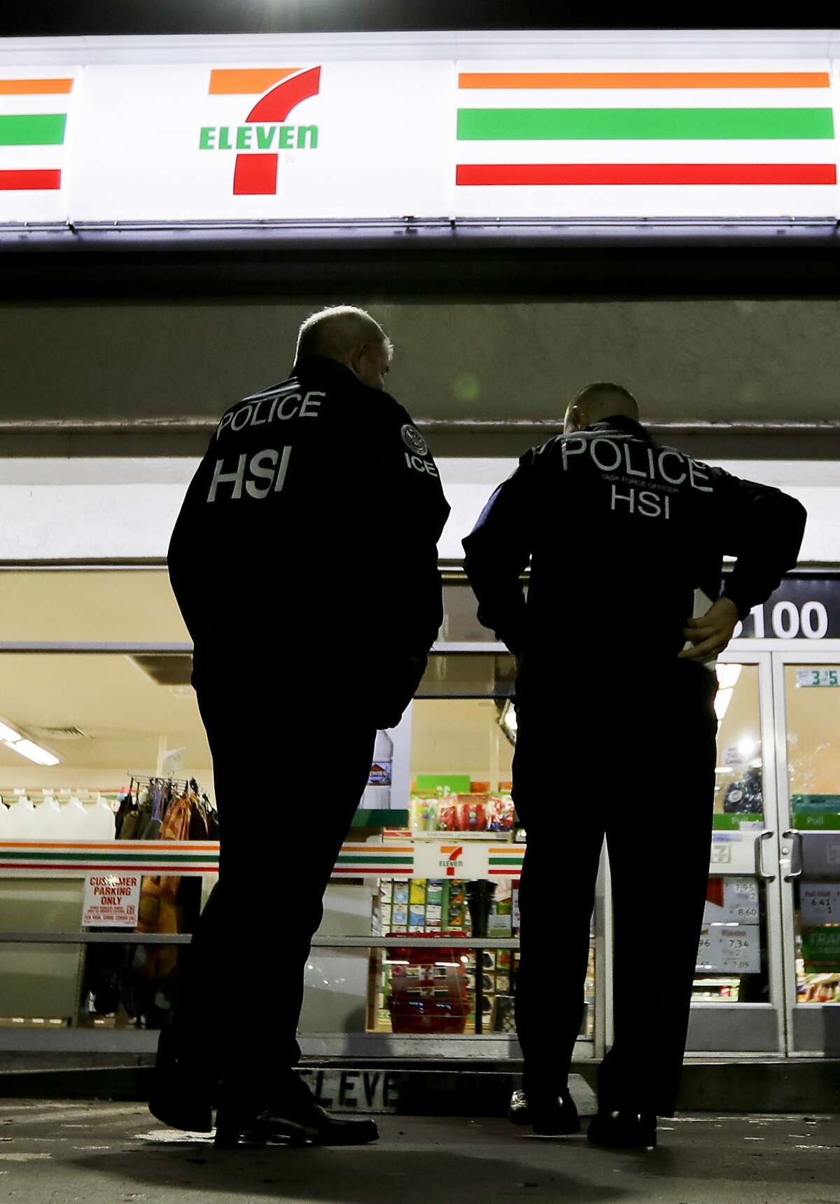 U.S. Immigration and Customs Enforcement agents serve an employment audit notice at a 7-Eleven convenience store Wednesday, Jan. 10, 2018 in Los Angeles. Agents said they targeted about 100 7-Eleven stores nationwide Wednesday to open employment audits and interview workers. (AP Photo/Chris Carlson)