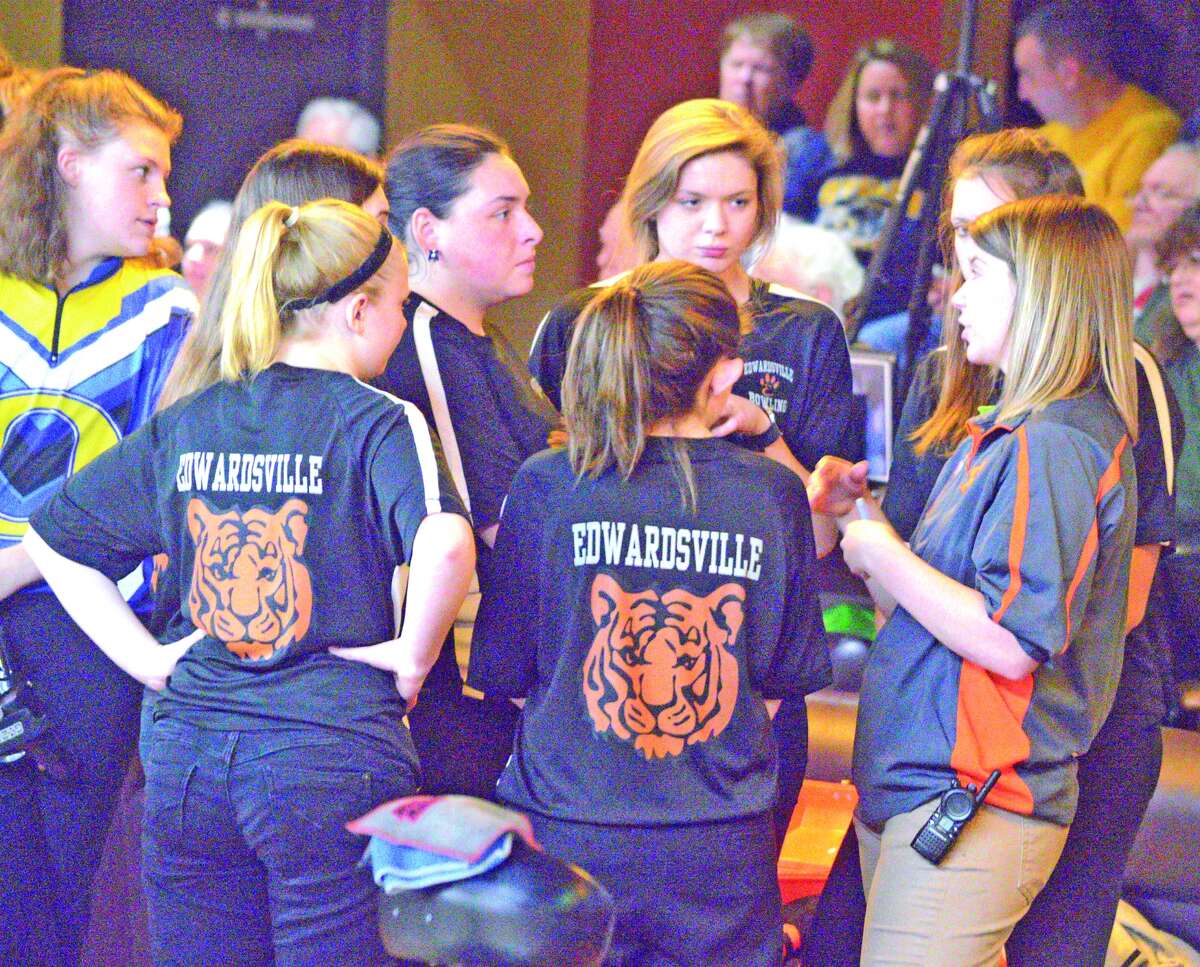 Edwardsville bowling coach Kimber Wilderman, right, talks to the EHS girls’ team between the second and third games of Wednesday’s dual match against O’Fallon at Edison’s Entertainment Complex.