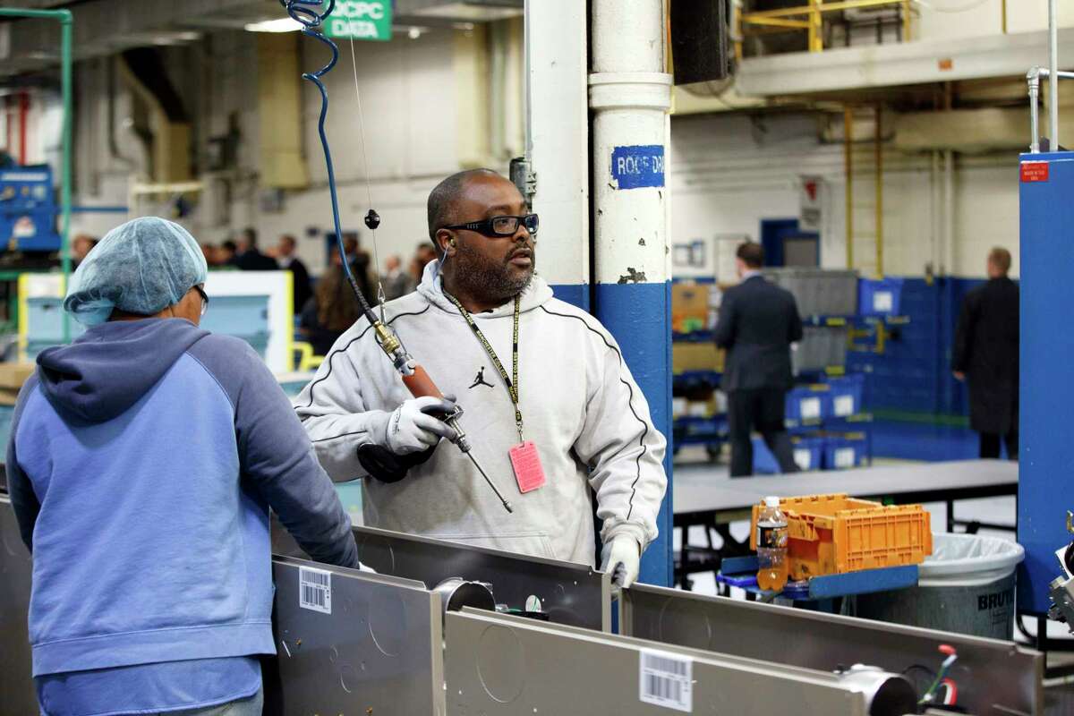 New layoffs at Indiana Carrier factory a year after Trump deal