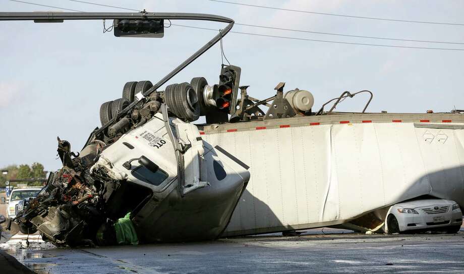 An 18 Wheeler Was Overturned Off The Southbound Lanes Of U S 69 Freeway On University An 18 Wheeler Was Overturned Off The Southbound Lanes Of U S 69 Freeway On University