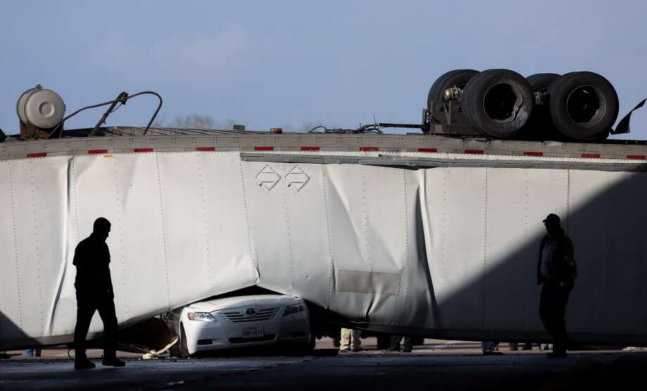 18-wheeler falls off