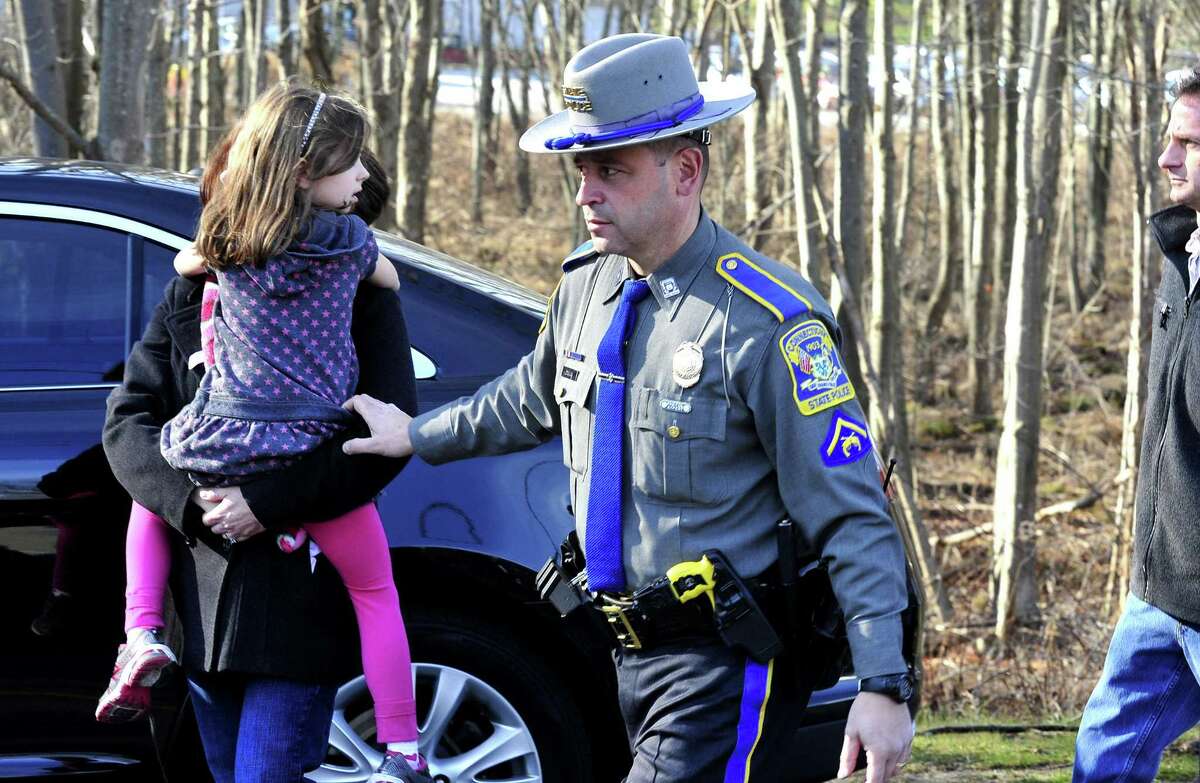 Report State police response to Sandy Hook shootings but mistakes made