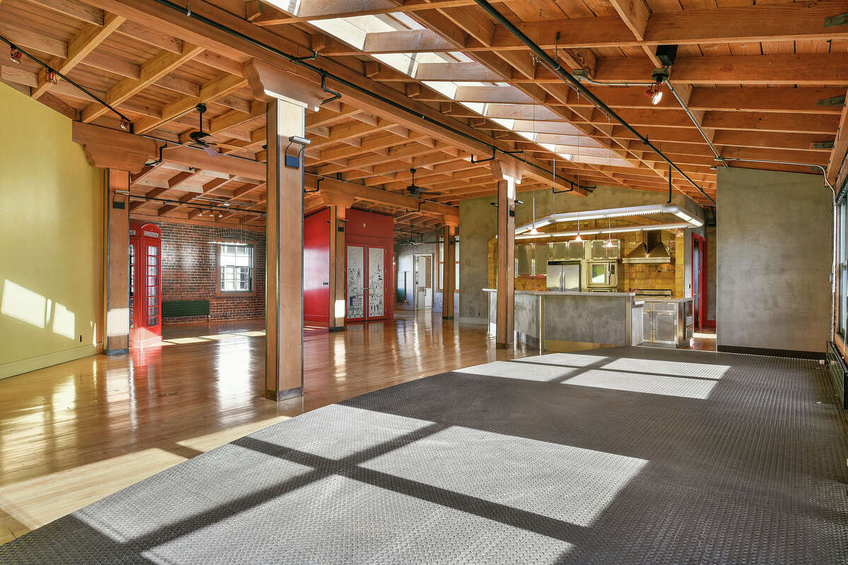 A 4,400-square-foot, full-floor loft in a historic building on Oakland’s Jack London Square is available to rent for $8,500 a month.