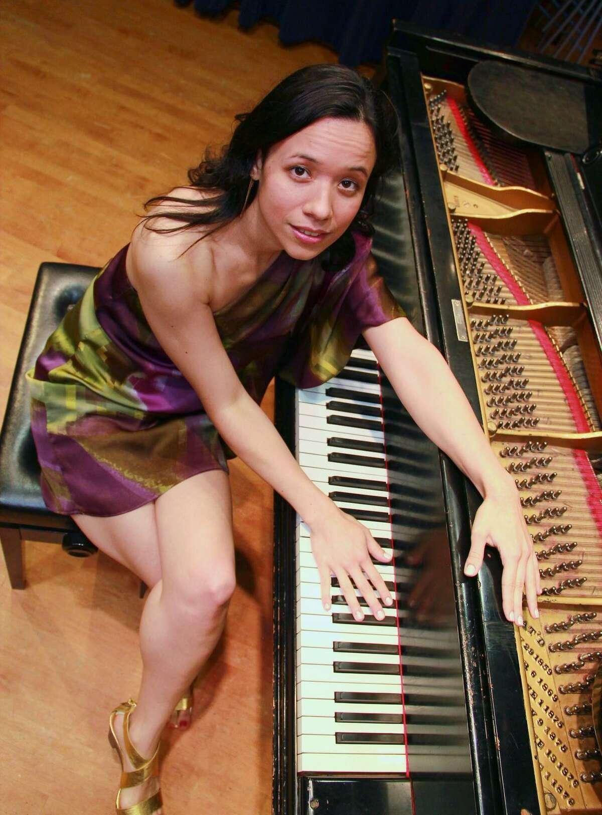 Isabella Mendes brings her eclectic mix of American jazz standards, authentic bossa nova and Brazilian jazz to the Milford Center for the Arts on Jan. 21.
