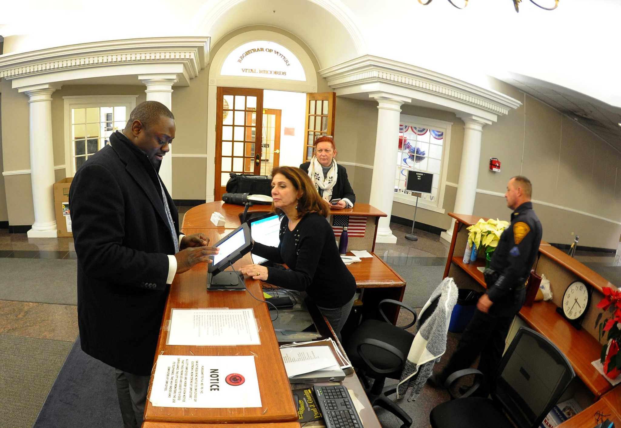 Bridgeport Government Center gets high tech signin Connecticut Post