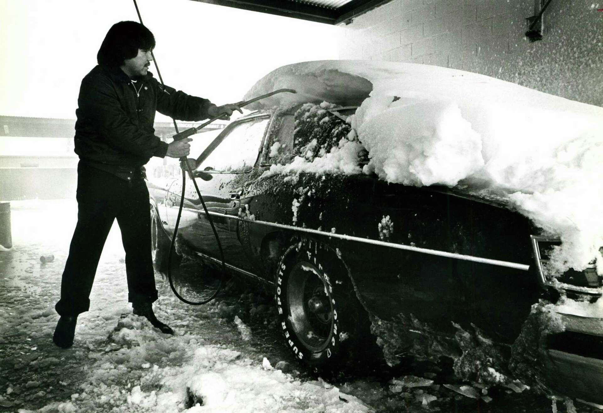 The big one — 13.5 inches of snow — hit in January 1985