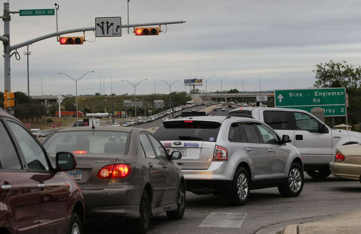 Traffic at the George Beach entrance to Brooke Army Medical Center is seen in this 2011 file photo. Tens of thousands of civilian workers at Joint Base San Antonio’s three installations could be furloughed if a government shutdown occurs. JOHN DAVENPORT/jdavenport@express-news.net